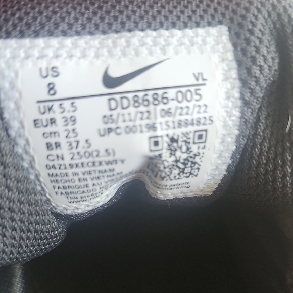 Nike Renew Ride 3 Running Shoes Green White Tan Size 8 - Picture 7 of 7